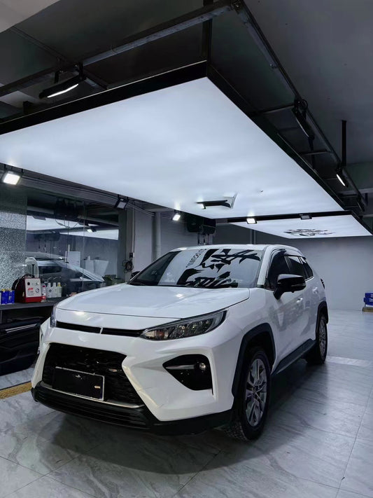 ¿Cuánto tiempo se tarda en envolver un coche? Vinilo DIY con diamantes de color blanco a dorado.