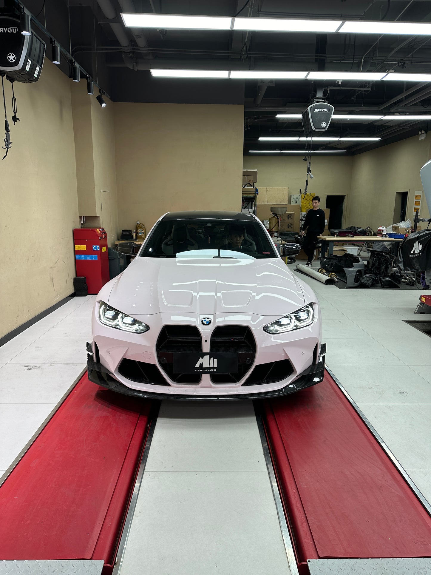 Ichanger Vinyl Wrap in Car Koi Pink for BMW M4